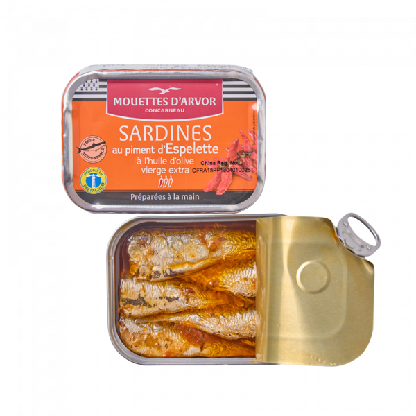 Les Mouettes d'Arvor Sardines with Sardines with Espelette Hot Chilli Pepper and Evoo